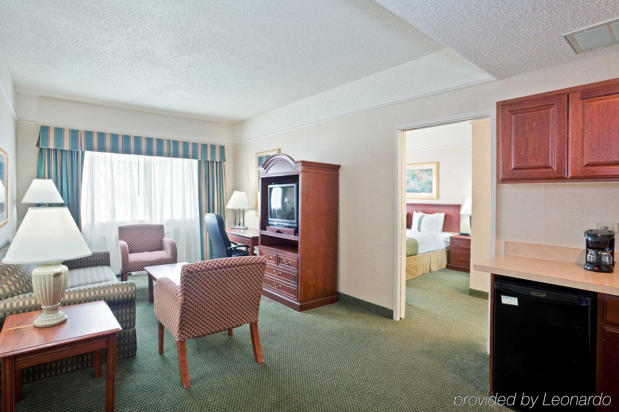 Holiday Inn Hotel & Suites Overland Park-West By Ihg Oda fotoğraf