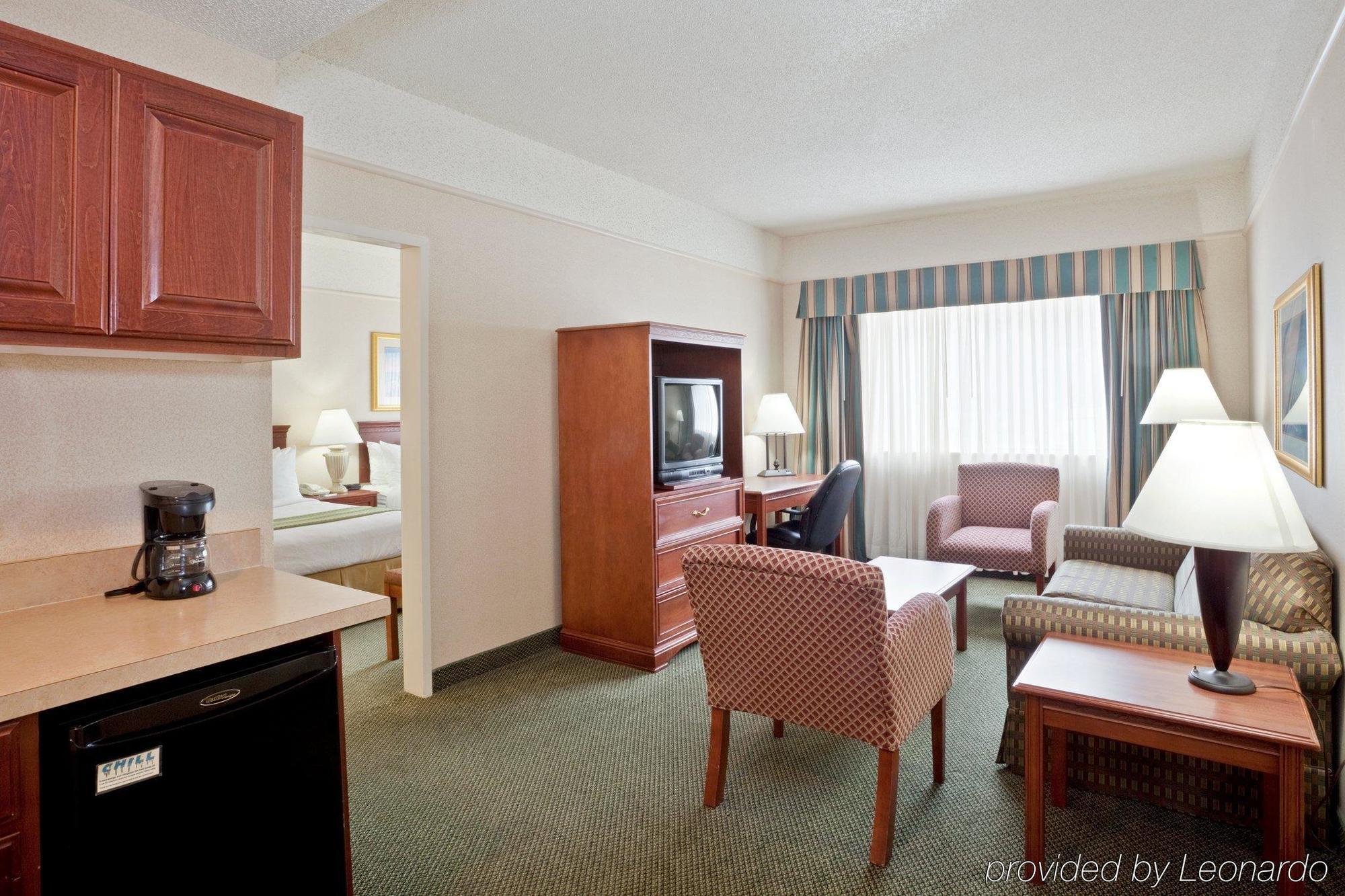 Holiday Inn Hotel & Suites Overland Park-West By Ihg Oda fotoğraf